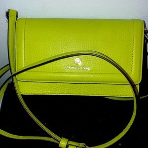 Michael Kors - Lime green xbody